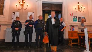 <p>Anwalt Franck Discepoli (Bildmitte) stand am Freitagmogen Rede und Antwort.</p>