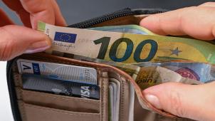 <p>Die Verbraucher werden in den kommenden Monaten weniger ausgeben, prognostiziert die Nationalbank</p>