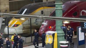 <p>Thalys und Eurostar nebeneinander im Bahnhof</p>