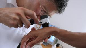 <p>Sechs von zehn Belgiern lassen ihre Haut nicht jährlich von einem Dermatologen untersuchen.</p>