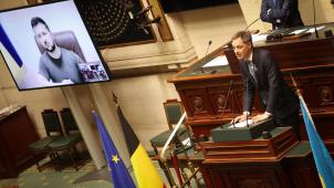 <p>Ließ sich, anders als US-Präsident Joe Biden in Warschau und einige Kammerabgeordnete, trotz hochschwappender Emotionen nicht zu unüberlegten Aussagen hinreissen: Premierminister Alexander De Croo.</p>