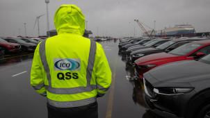<p>Auf den ICO-Parkplätzen im Hafen von Zeebrugge sind derzeit rund 8.000 Neuwagen blockiert.</p>