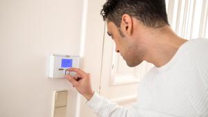 <p>Wer die Heiztemperatur nur um ein Grad senkt, kann bis zu 240 Euro im Jahr sparen.</p>