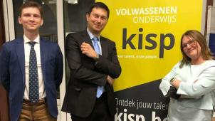 <p>Georgy Kuznetsov (Bildmitte) – hier bei einem Event der Abendschule „Kisp“ in Zelzate im Februar 2022 – muss das Land verlassen.</p>