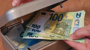 <p>Immer mehr Menschen müssen an ihre Ersparnisse gehen, um über die Runden zu kommen.</p>