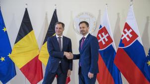 <p>Premierminister Alexander De Croo und der slowakische Premierminister Eduard Heger bei einem diplomatischen Treffen zur Erörterung des russischen Einmarsches in der Ukraine.</p>