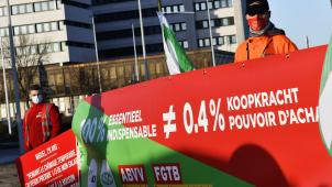 <p>Für die Jahre 2021 und 2022 müssen sich die belgischen Arbeitnehmer mit einer Lohnerhöhung (über den Index) von 0,4 Prozent zufrieden geben - ein „Almosen“, sagt die FGTB (Demo von März 2021).</p>