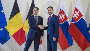 <p>In Bratislava führte Premierminister Alexander De Croo (links) ein Gespräch mit seinem slowakischen Amtskollegen Eduard Heger.</p>