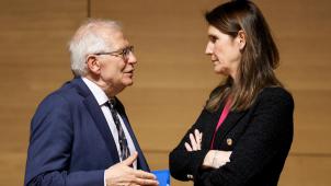 <p>Belgiens Außenministerin Sophie Wilmès im Gespräch mit dem EU-Außenbeauftragten Josep Borrell</p>
