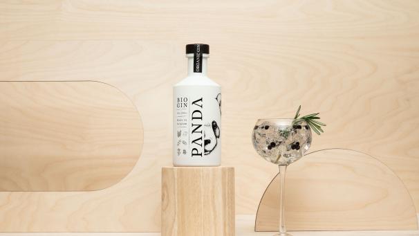 <p>Im Sommer 2016 kam der Panda Gin auf den Markt. Es werden jährlich 30.000 Flaschen produziert. | Fotos: Panda Gin</p>