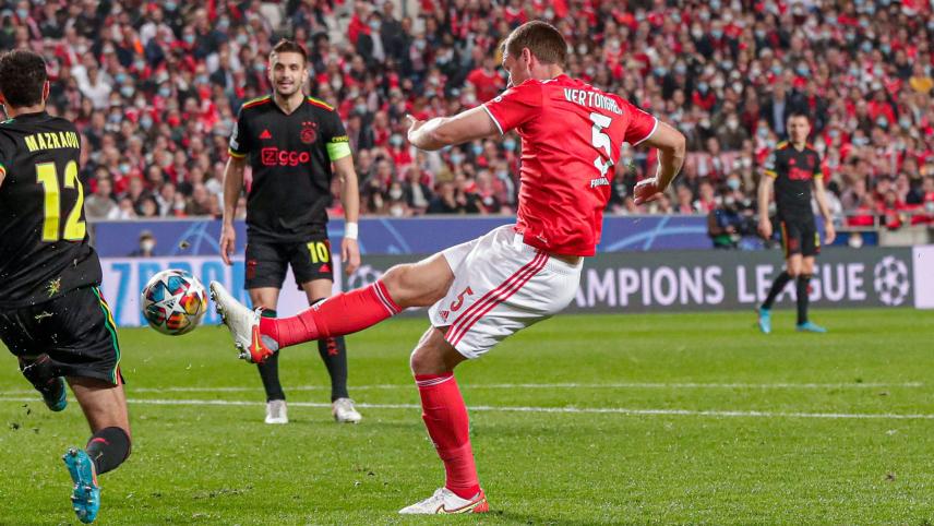 <p>Jan Vertonghen provozierte ein Eigentor zum 1:1 für Benfica.</p>