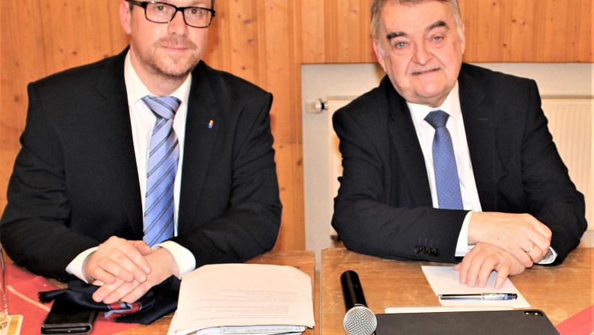 <p>Micha Kreitz (l.) und Herbert Reul in Monschau</p>