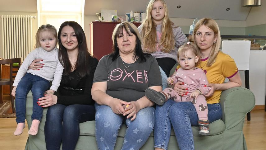 <p>Viktoria, Angela und Tatjana (v.l.) sind aus ihrer Heimat Ukraine geflüchtet und haben in Eupen ein Zuhause auf Zeit gefunden.</p>