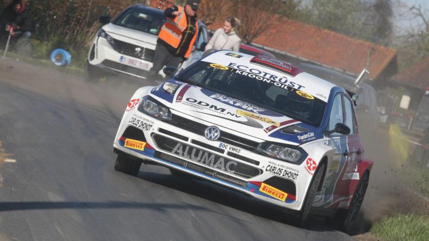 <p>Verschueren-Cuvelier (VW) auf ihrer Siegesfahrt bei der 47. TAC Rally.</p>