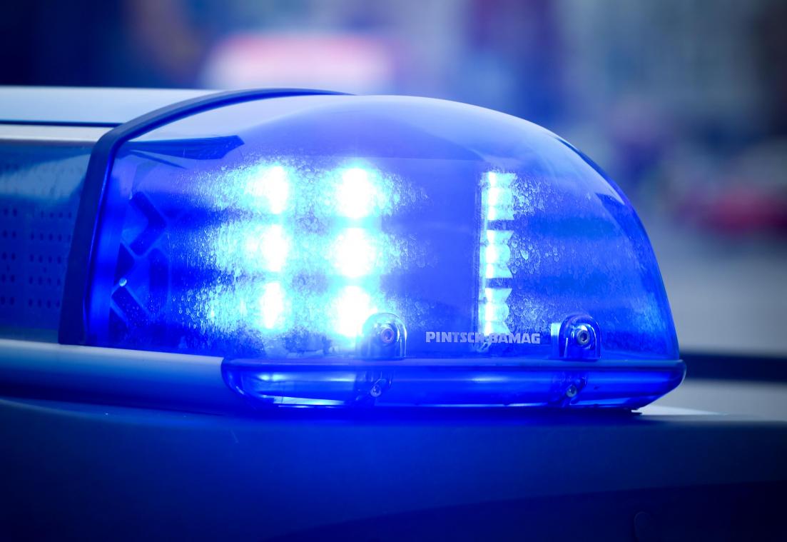 <p>Eupen: Bistrotisch landet in Schaufenster - Polizei sucht Zeugen</p>
