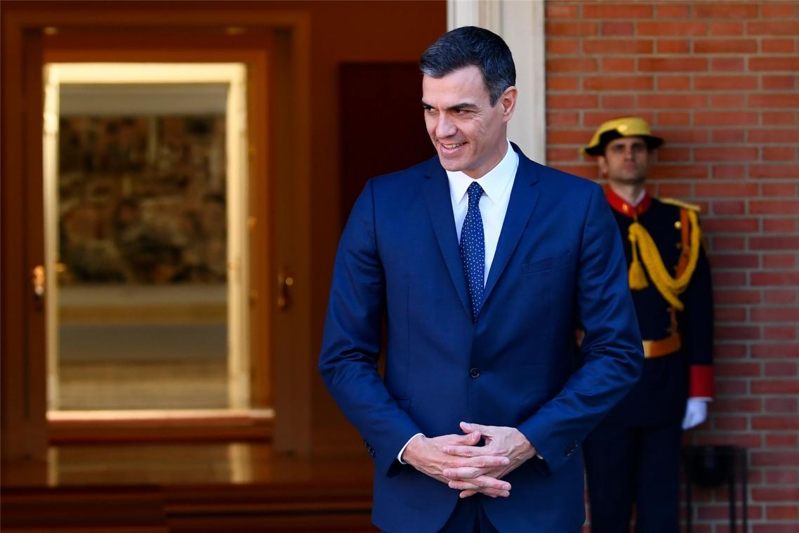 <p>Pedro Sánchez wirft das Handtuch. Der sozialistische Regierungschef ruft die Spanier vorzeitig zu den Wahlurnen und das gerade einmal acht Monate nach seiner Amtsübernahme.</p>