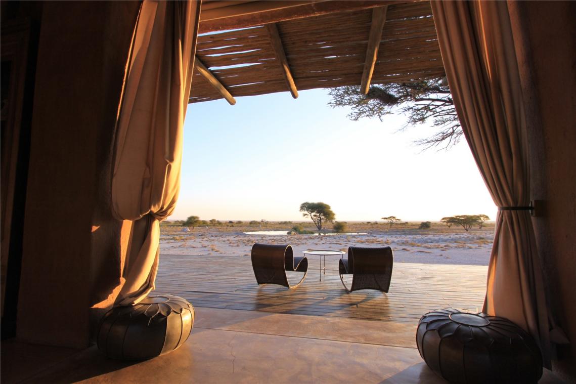 <p>Lodge mitten in der Wildnis Namibias: Auf Luxusreisen zählt für viele Urlauber heute mehr das Erlebnis - Bling Bling muss nicht sein.</p>