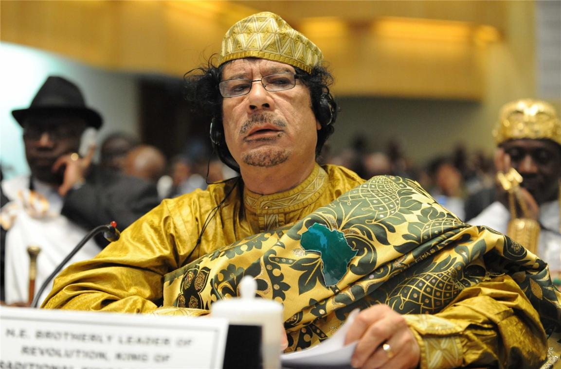 <p>Gaddafi hatte über ein Geflecht aus geheimen Briefkastenfirmen, geheimen Konten und undurchsichtigen Firmenbeteiligungen ein Vermögen auf Seite geschafft, das auf bis zu 200 Milliarden Dollar geschätzt wird.</p>