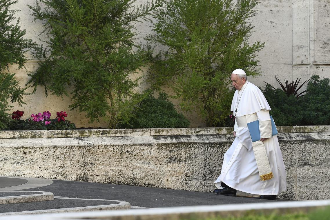 <p>Papst Franziskus bei seiner Ankunft zum Missbrauchsgipfel im Vatikan.</p>