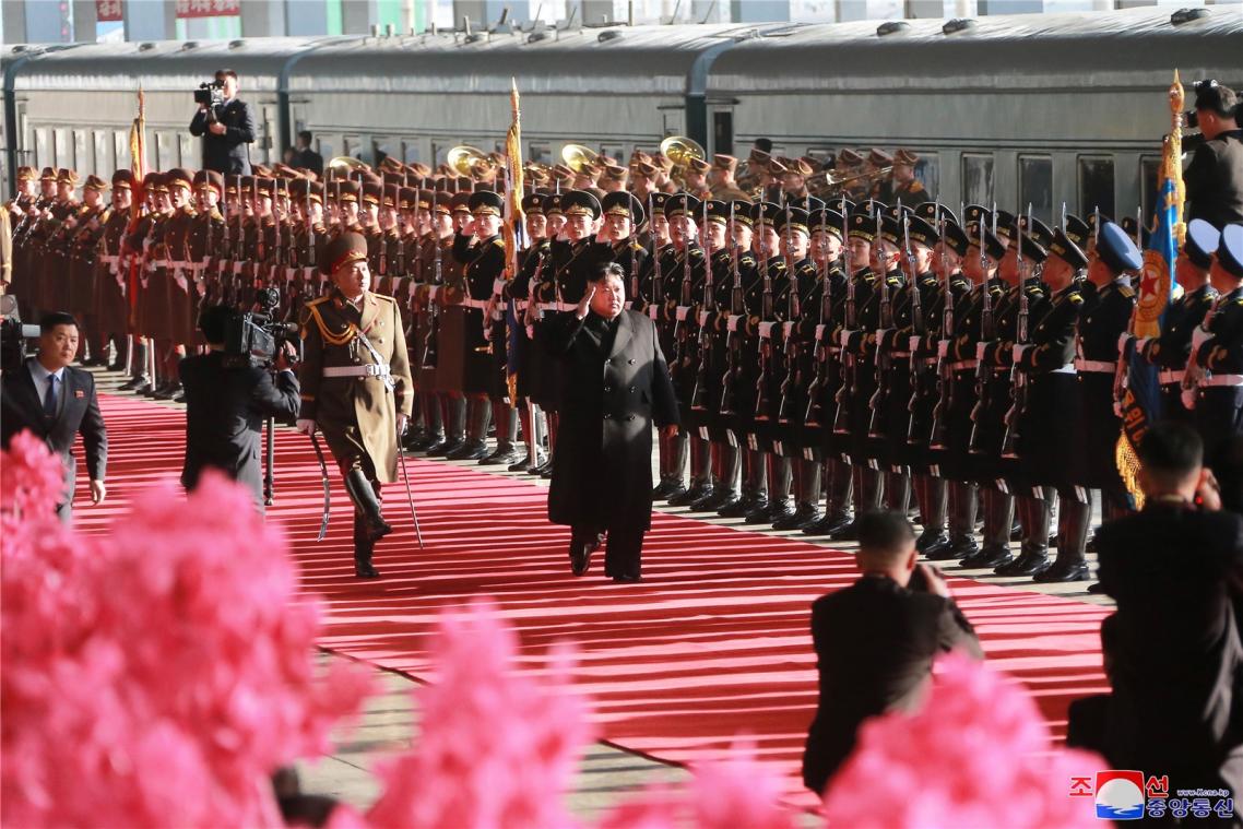 <p>Kim Jong Un ließ sich auf seinem Weg nach Hanoi  in Nordkorea mit großem Pomp verabschieden.</p>
