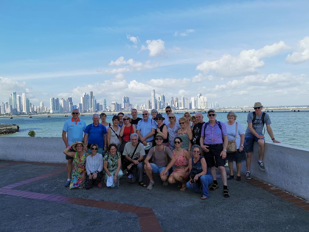 <p>Nach einem Spaziergang durch die Alstadt blieb noch Zeit für ein Gruppenfoto vor der Skyline von Panama-City.</p>