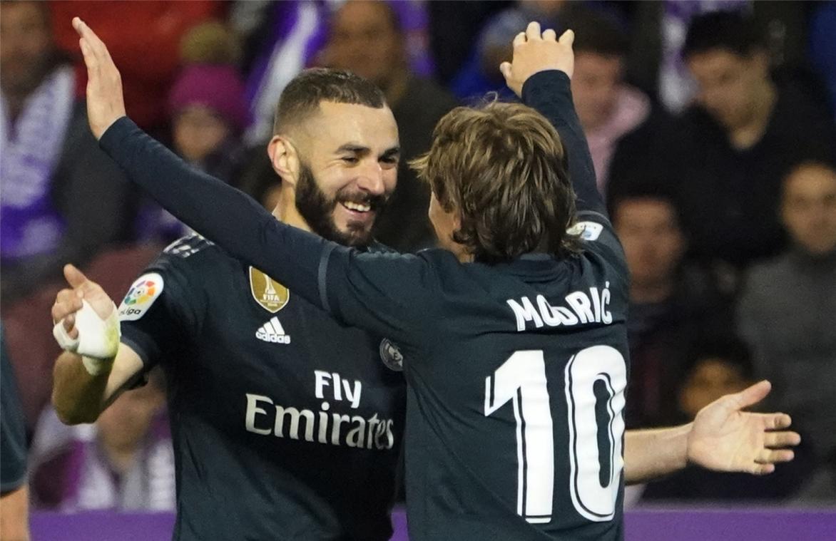 <p>Luka Modric (rechts) bejubelt mit Karim Benzema seinen Treffer.</p>