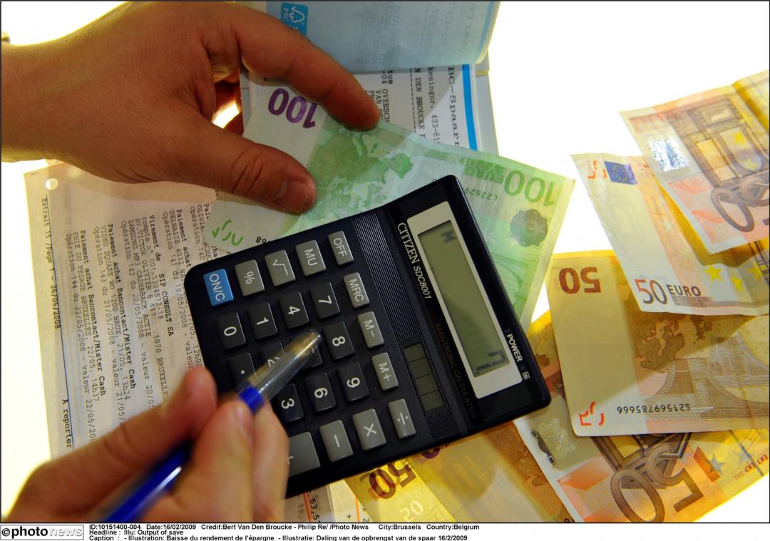 <p>Die finanzielle Belastung der Belgier nimmt zu. Aufs Sparen müssen immer mehr Haushalte verzichten. Illustrationsbild: Photo News</p>