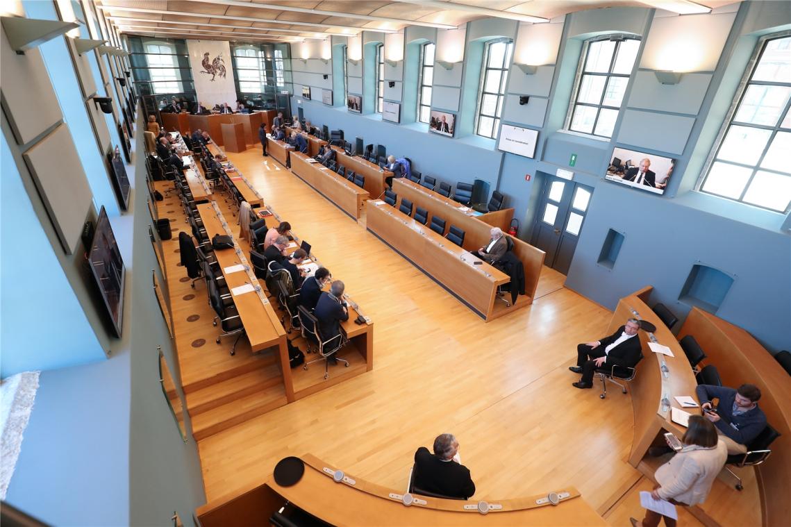 <p>Blick ins wallonische Regionalparlament, dessen Zusammensetzung am 26. Mai ebenfalls neu bestimmt werden wird. Wie viele deutschsprachige Mandatare werden dann in Namur vertreten sein?</p>