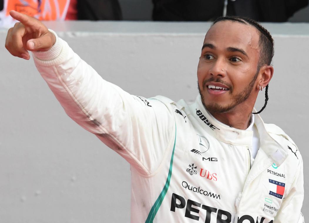 <p>Titelverteidiger Lewis Hamilton ist auch im Abschlusstraining in Melbourne zur Bestzeit gerast. │ Bild: dpa</p>