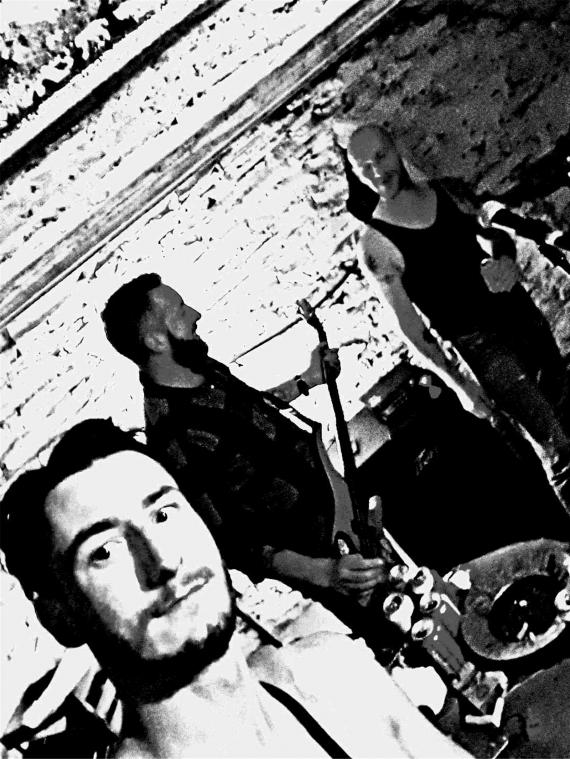 <p>Broken Ashtray aus Vielsalm präsentieren eine geballte Ladung Rock, Grunge und Alternative Rock.</p>