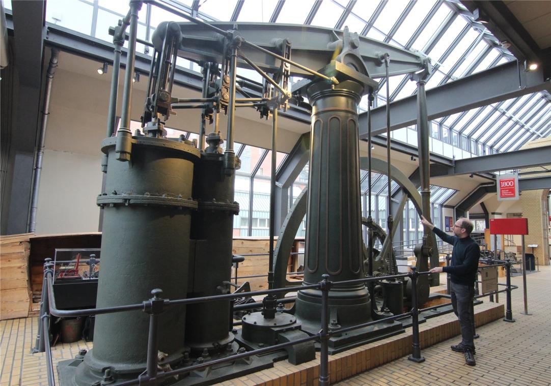 <p>In einigen Museen wie kann man sich Dampfmaschinen anschauen.</p>