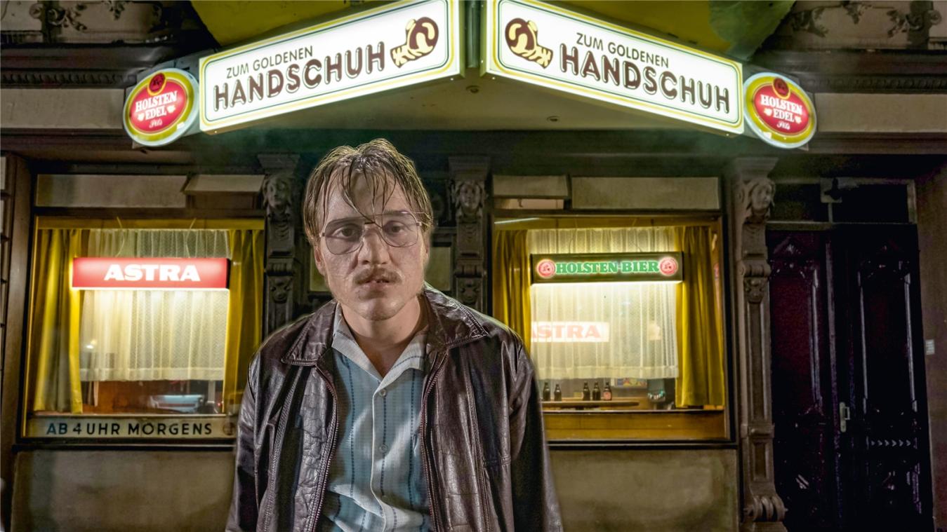 <p>Jonas Dassler als Fritz Honka in einer Szene des Kinofilms „Der goldene Handschuh“.</p>