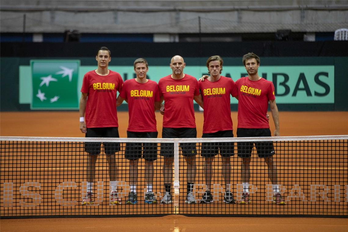 <p>Joran Vliegen, Kimmer Coppejans, Johan Van Herck, Arthur De Greef und Sander Gille (v.l.n.r.) bilden die belgische Delegation zum Auftakt des Davis Cups in Brasilien.</p>