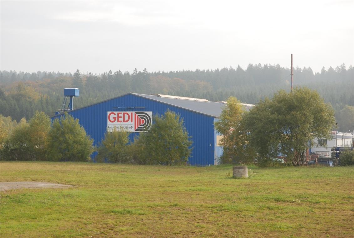 <p>Das Unternehmen Gedi Rostschutz ist trotz eines entsprechenden ministeriellen Erlasses aus dem Jahr 2012 nicht der Aufforderung nachgekommen, beträchtliche Mengen Strahlgut von seinem Betriebsgelände zu entfernen.</p>