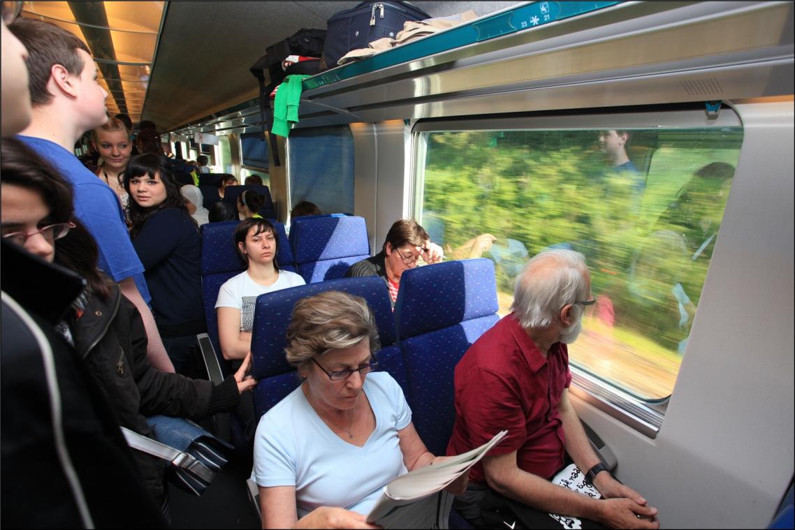 <p>Szenen wie diese sind keine Seltenheit: Weil die SNCB einen Teil ihres fahrenden Materials wegen Defekten nicht einsetzen kann, haben Passagiere häufig keinen Sitzplatz. Illustrationsbild: Photo News</p>