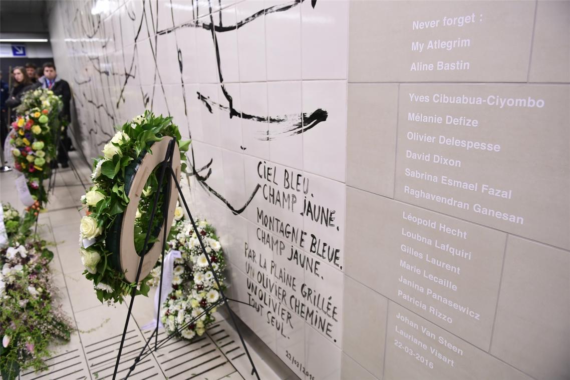 <p>In der Brüsseler Metrostation Maelbeek wurde am dritten Jahrestag der Brüsseler Anschläge eine Gedenktafel mit den Namen der 16 Opfer enthüllt.</p>