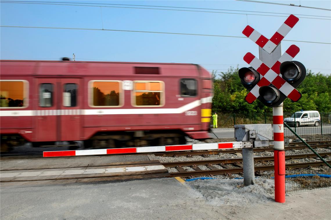 <p>Viele Belgier missachten die geschlossene Schranke oder das Rotlicht an Bahnübergängen.</p>