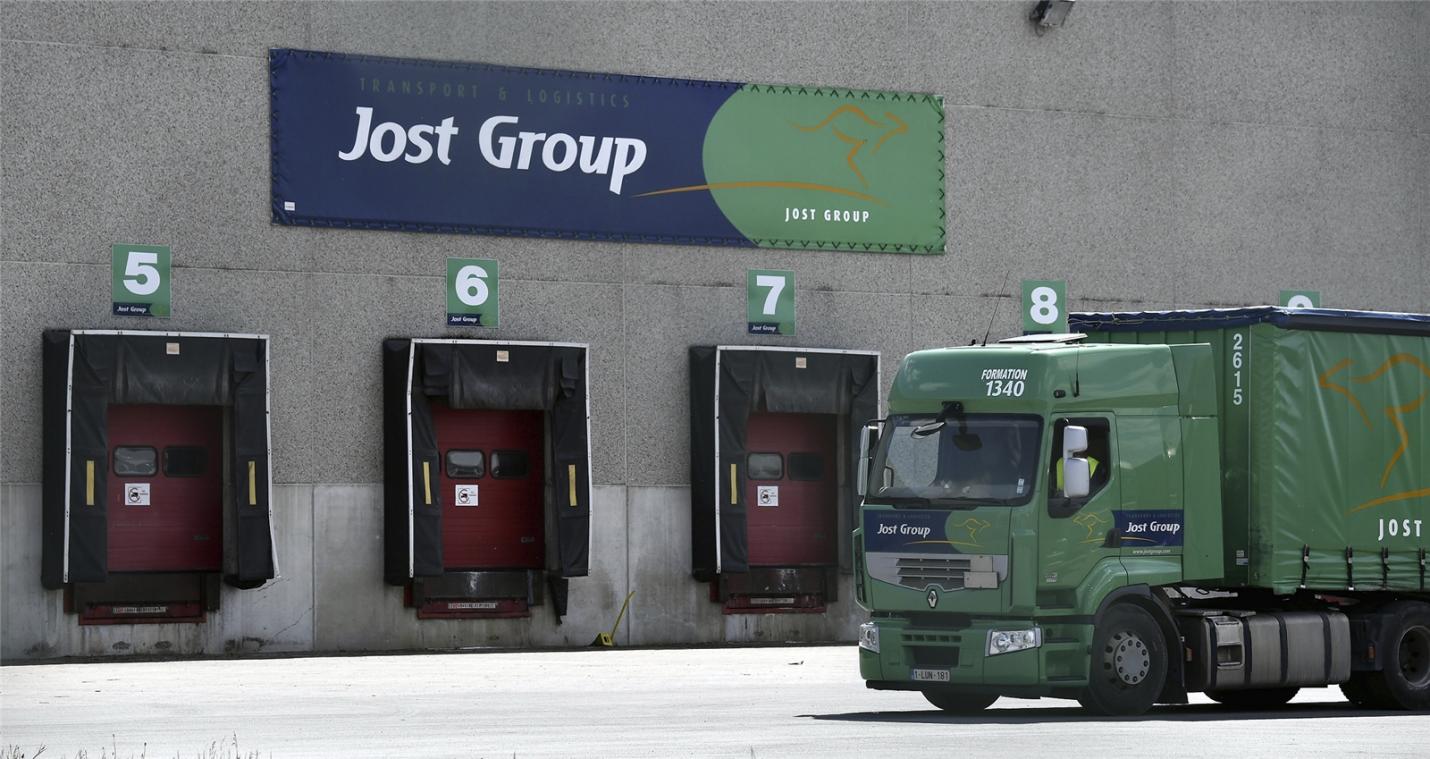 <p>Die Lütticher Anklagekammer hält eine Beschlagnahme von bis zu 346 Lkw der Jost Group im Zuge der Ermittlungen der föderalen Staatsanwaltschaft gegen das ostbelgische Transport- und Logistikunternehmen für rechtens.</p>