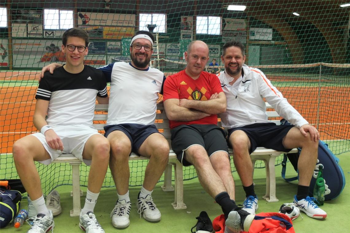 <p>Kevin Jurgait, David Nütten, Stephan Klinkenberg und Fabrice Schmitz (von links) bestritten das Finale im Herrendoppel.</p>