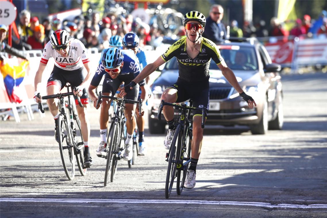 <p>Adam Yates verwies Egan Bernal und Daniel Martin (von rechts) auf die Plätze.</p>