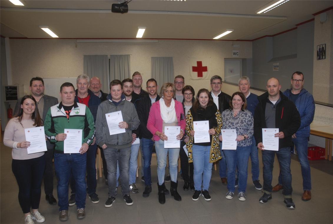 <p>29 Vereinsmitglieder aus der Gemeinde Büllingen ließen sich in die Bedienung eines Defibrillatoren einweisen.</p>