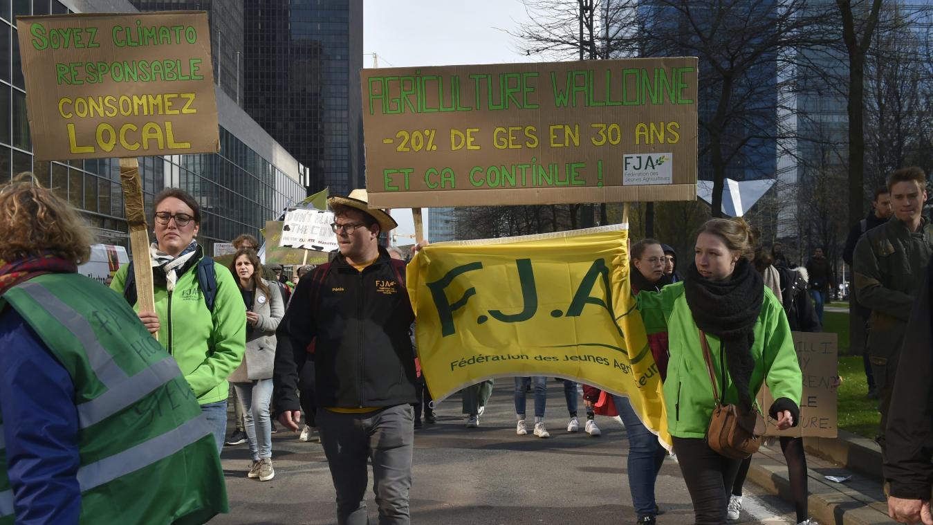 <p>Am Klimamarsch in Brüssel nahmen am Donnerstag auch Landwirte teil.</p>
