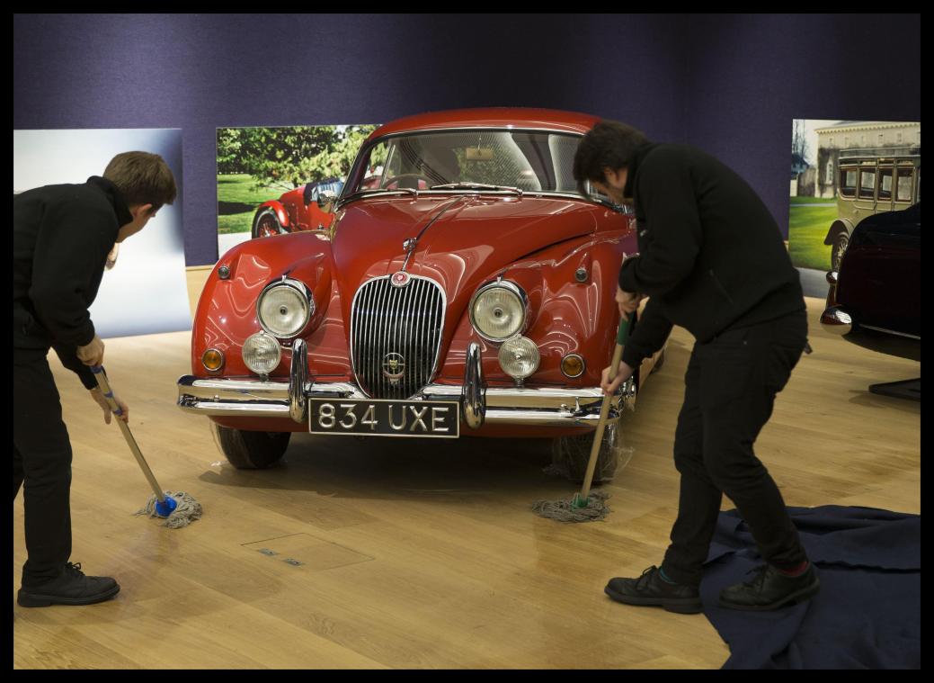 <p>Den Lack schützen, statt ihn durch Polieren abzutragen: Das rät der Fachmann. Hier ein 1959er Jaguar XK150 'S' 3.4 Coupé.</p>