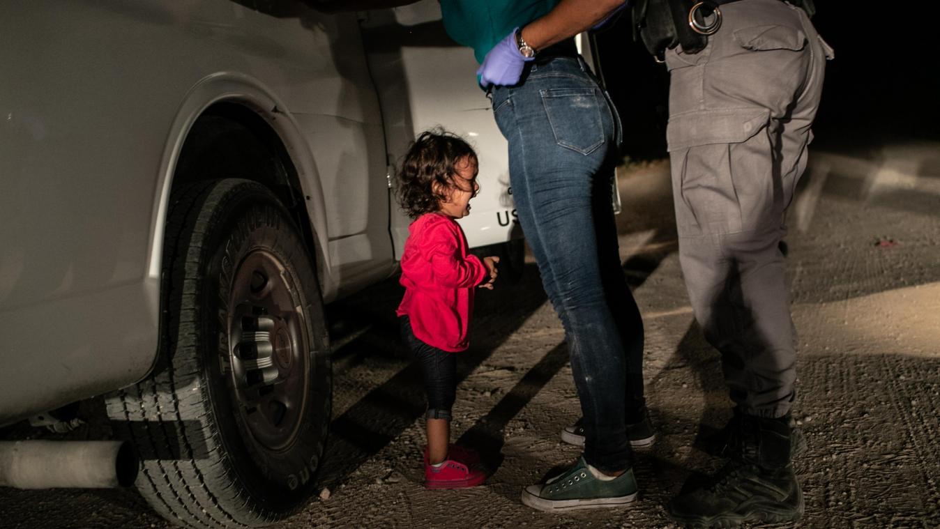 <p>Das Bild eines kleinen weinenden Mädchens an der US-Grenze zu Mexiko ging als Sinnbild für die Kritik an Donald Trumps Migrationspolitik um die Welt.</p>