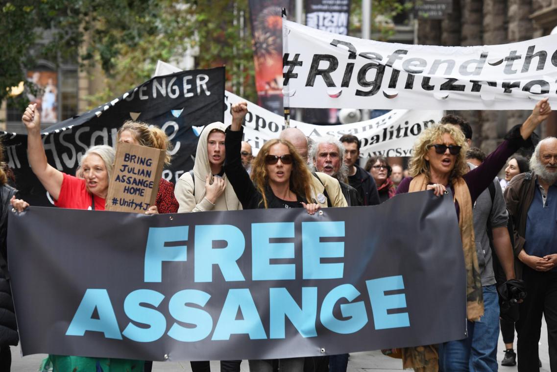 <p>Demonstranten protestieren in Sydney gegen die Verhaftung des WikiLeaks-Gründers Assange.</p>