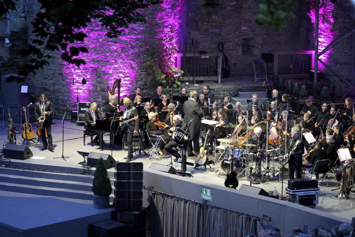 <p>Eine beliebte Traditionsveranstaltung des Festivals ist der Auftritt der Kölner Kultband Höhner mit „Höhner meets Classic“ und dem Orchester der Jungen Sinfonie Köln.</p>