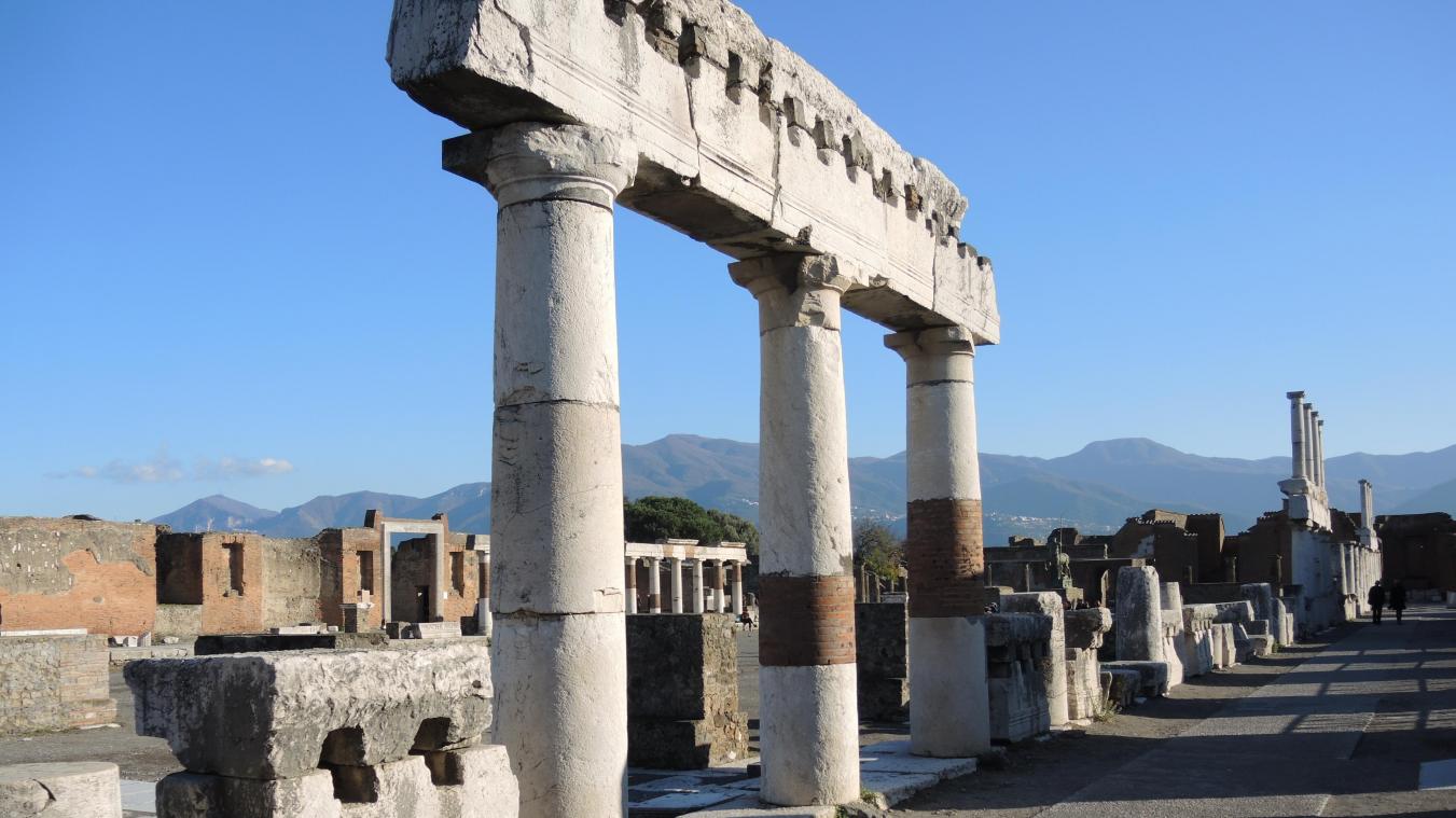 <p>Überreste des früheren Forums der antiken Stadt Pompeji</p>