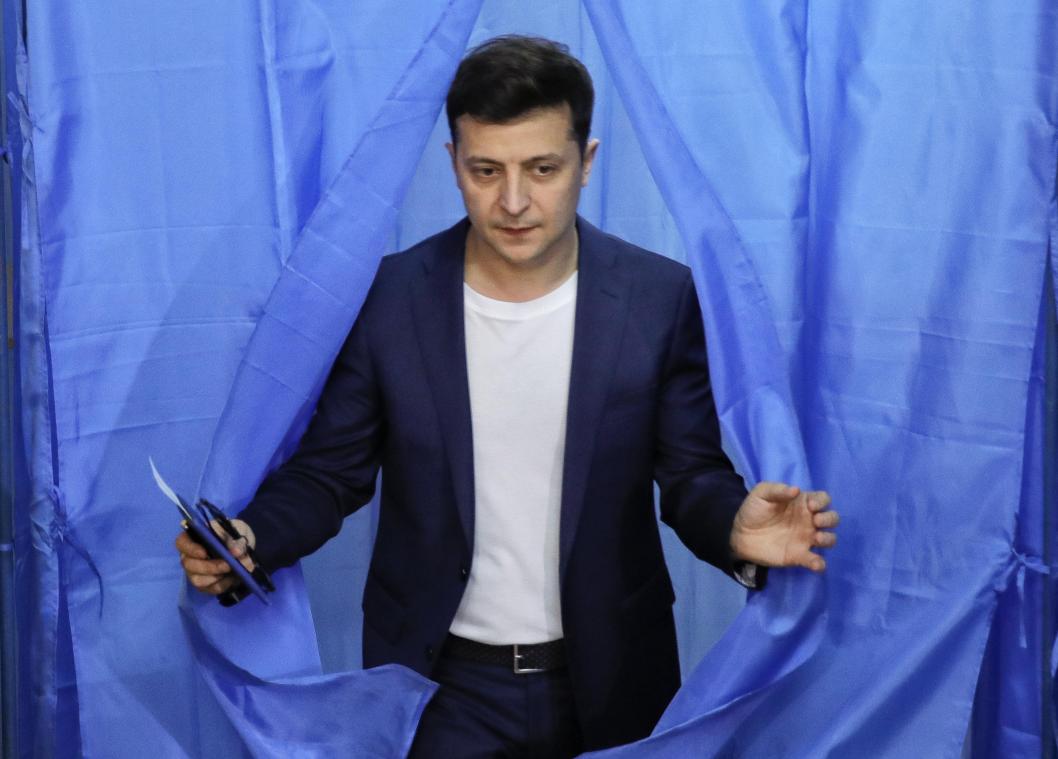 <p>Der Schauspieler und politische Quereinsteiger Wolodymyr Selenskyj wird Prognosen zufolge neuer Präsident der krisengeschüttelten Ukraine.</p>