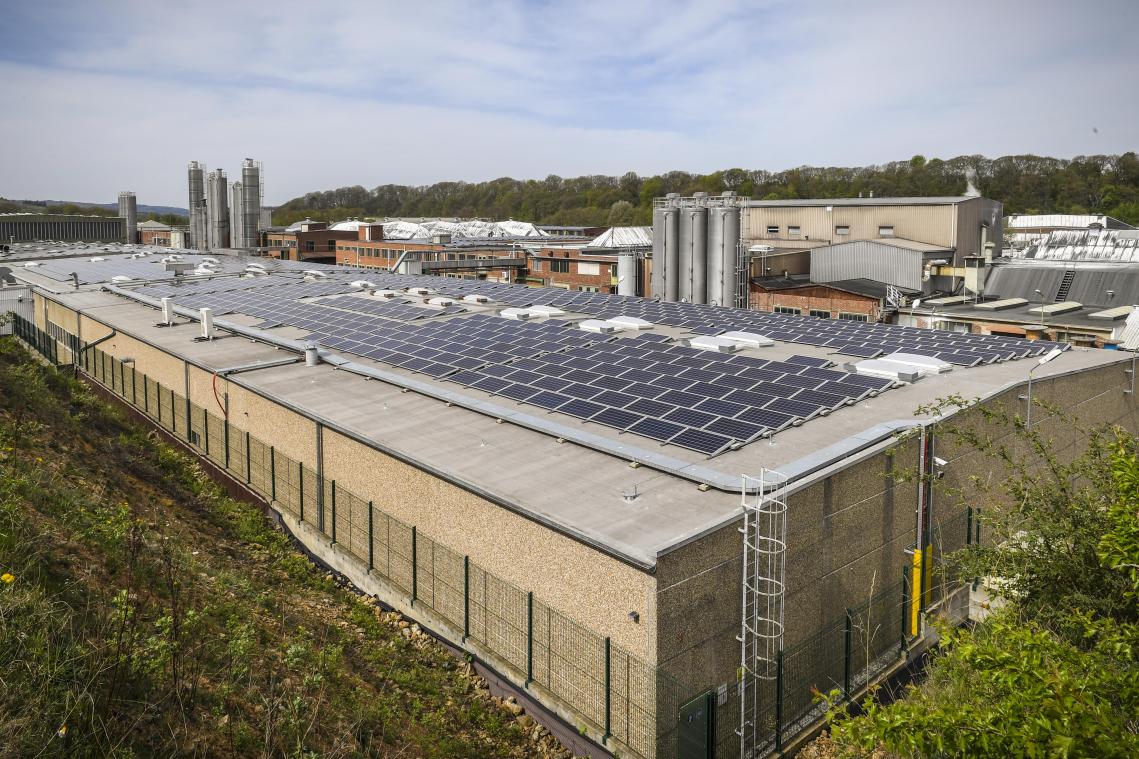 <p>Investitionen in Nachhaltigkeit: Mehr als 6.000 Fotovoltaikmodule wurden zuletzt auf den Dächern des Eupener Kabelwerks installiert.</p>