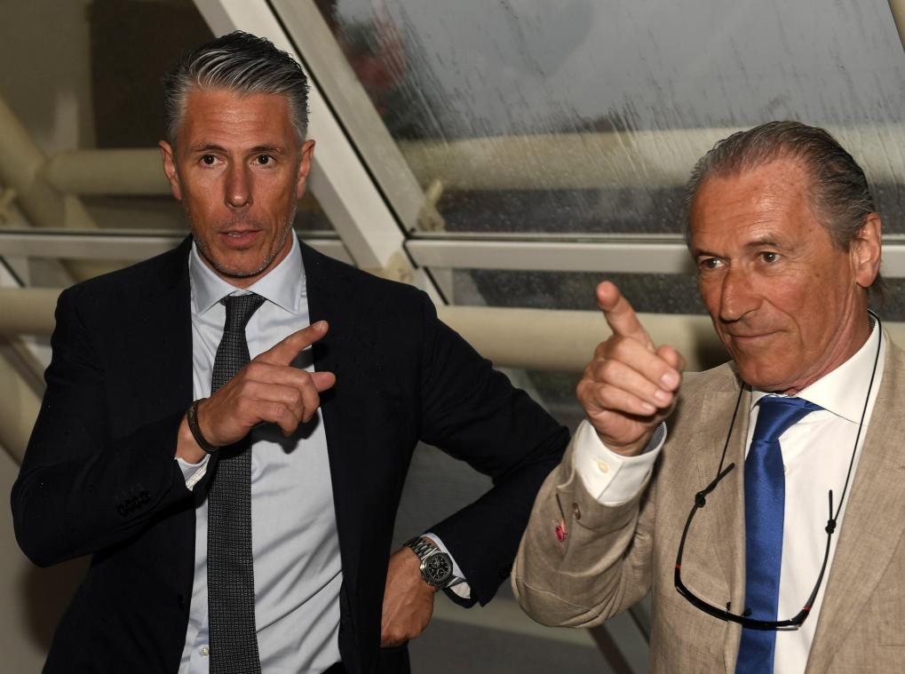 <p>Anderlecht-Manager Michael Verschueren (l.) und Anwalt Luc Deleu vertraten den Verein am Donnerstag in Brüssel.</p>